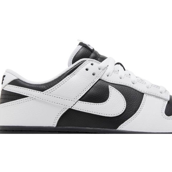 Nike Reverse Panda Dunks - Picture 3 of 5